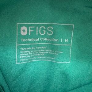 Figs hunter green scrubs. Size medium top and bottom